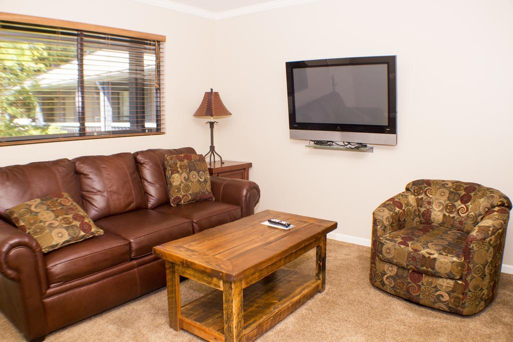 Marina Cay Hotel Bigfork Room photo